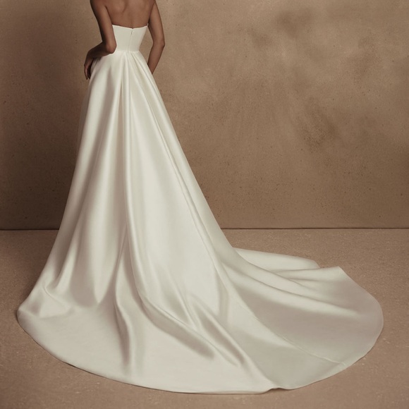 Wona Concept Lucia Wedding Dress - Picture 3 of 6